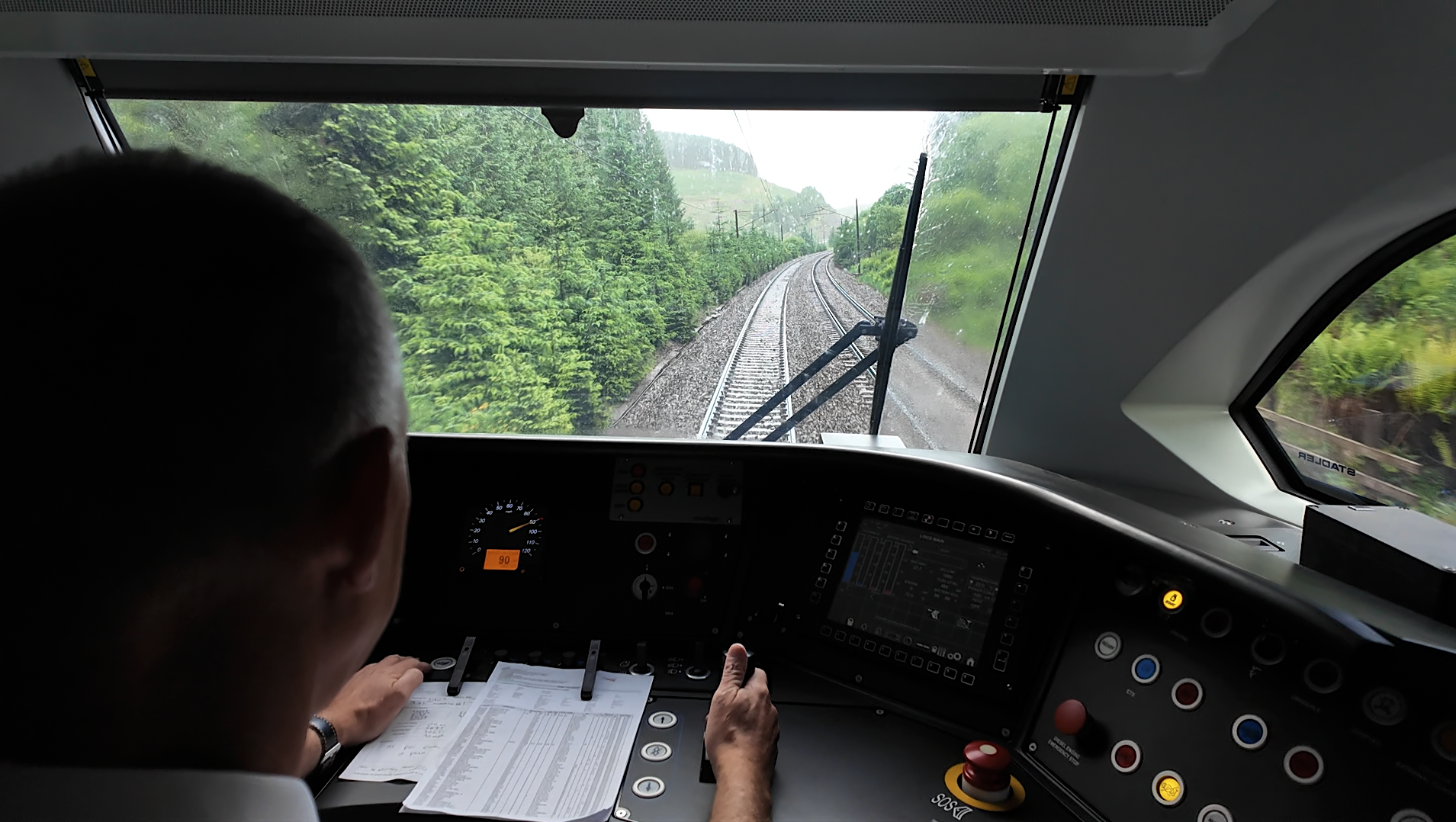 3Q03 Mossend - East Midlands Gateway, 90mph © GoExpress